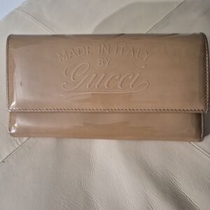 Gucci Made in Italy Patent Leather Clutch - Nude Tan